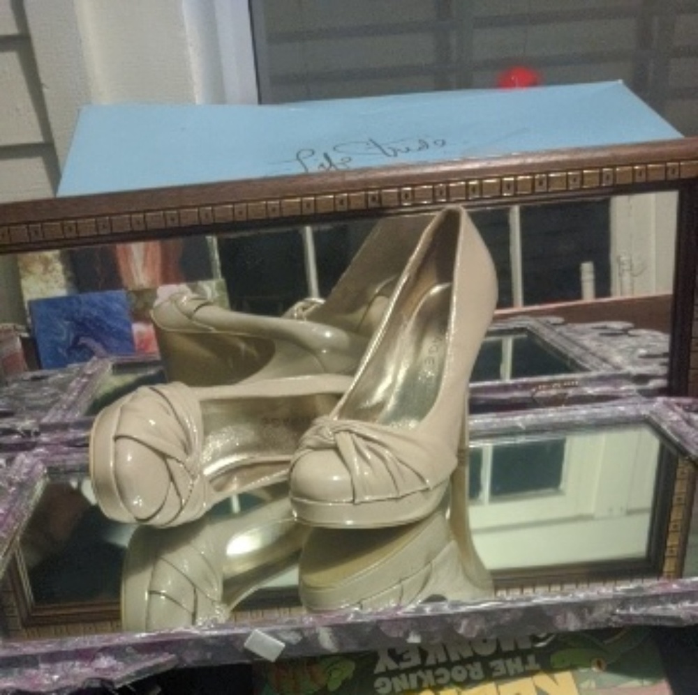 Heels - Picture 7 of 8
